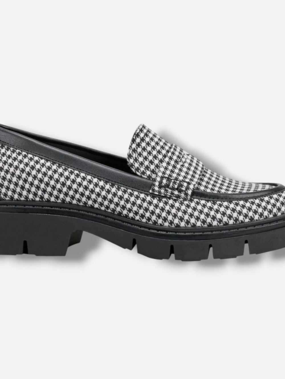 Marc Fisher’s Women’s Cube Lug Sole Penny Loafer. Size: 8. Ask: $79.